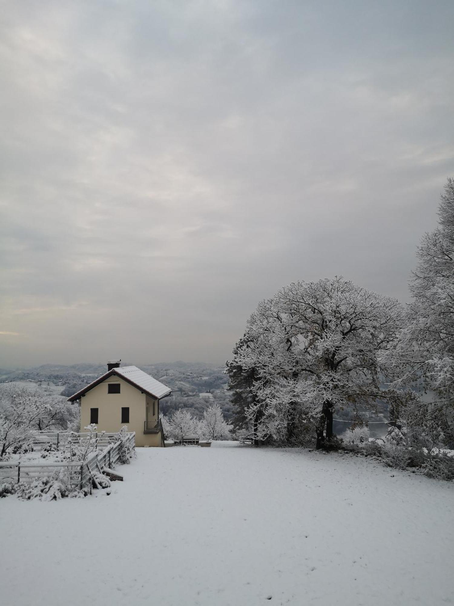 Apartma Hisa Na Ravnah With Hot Tub Pišece Exteriör bild