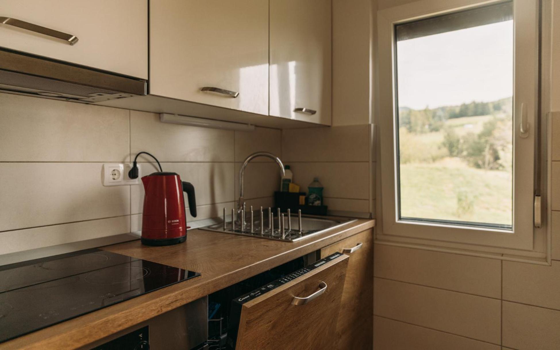 Apartma Hisa Na Ravnah With Hot Tub Pišece Exteriör bild