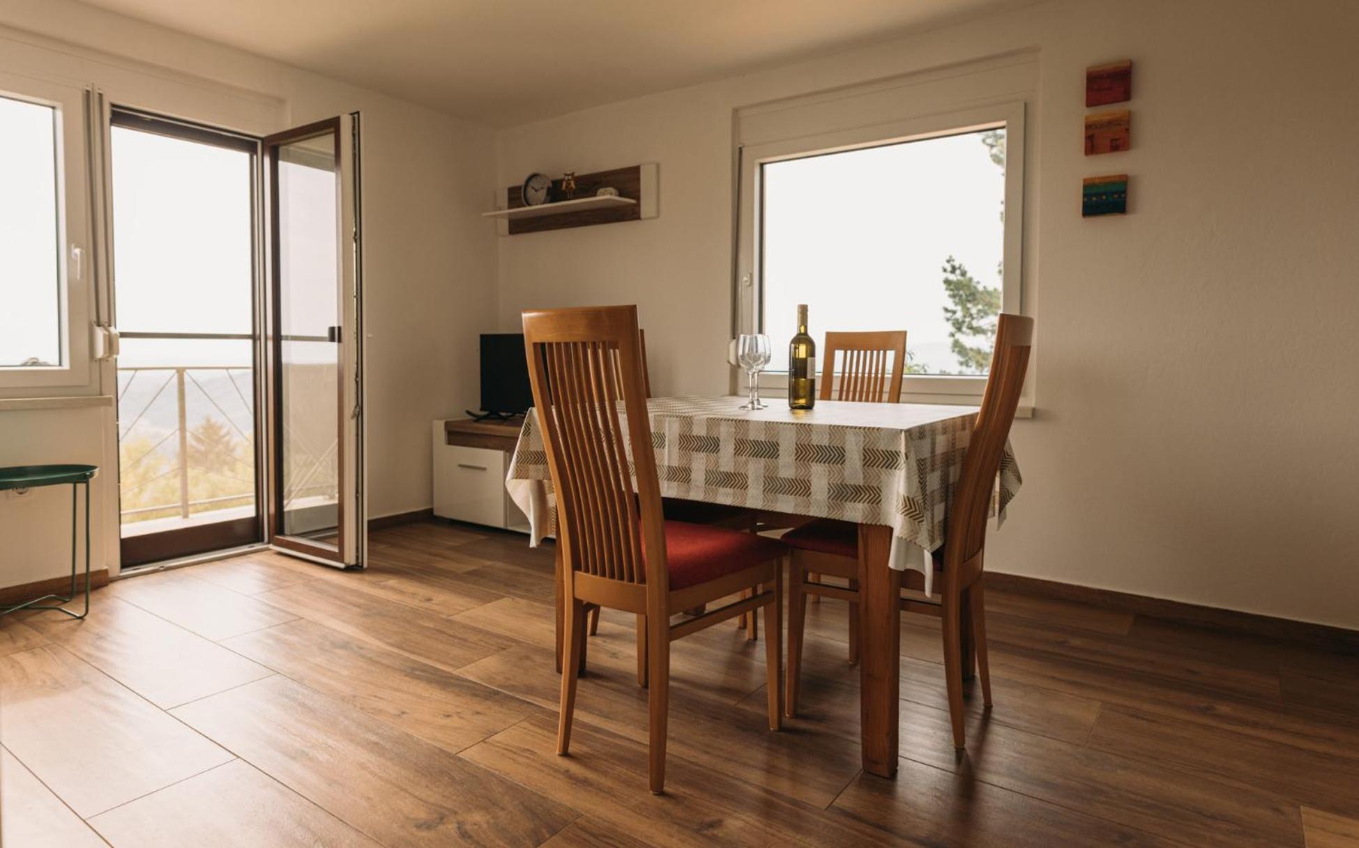Apartma Hisa Na Ravnah With Hot Tub Pišece Exteriör bild