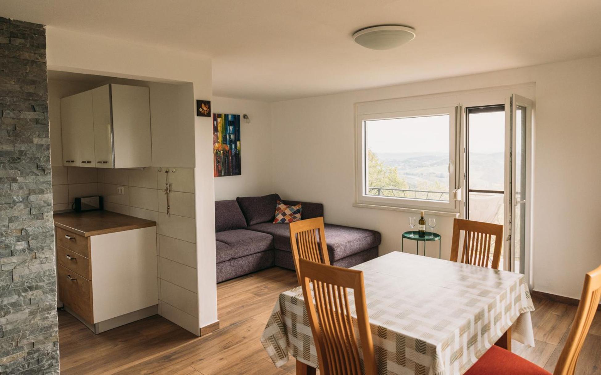 Apartma Hisa Na Ravnah With Hot Tub Pišece Exteriör bild