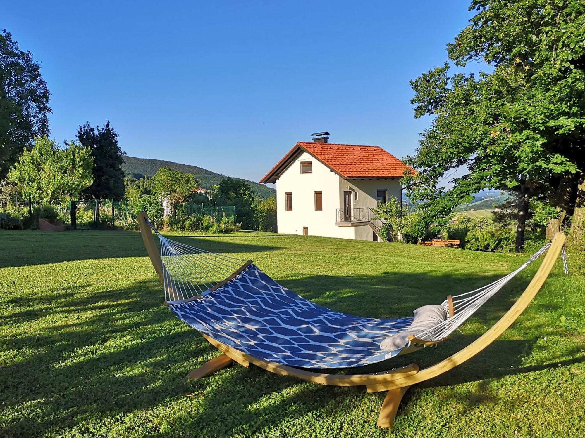 Apartma Hisa Na Ravnah With Hot Tub Pišece Exteriör bild